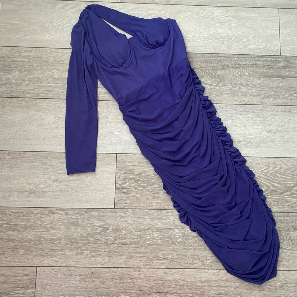 Elegant Purple One-Shoulder Midi Dress - Picture 8 of 10